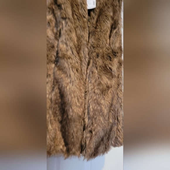 NWT $64 Women's Size XS Maurices Brown Faux Fur No Sleeve Vest Brand New Cute! - Picture 3 of 9